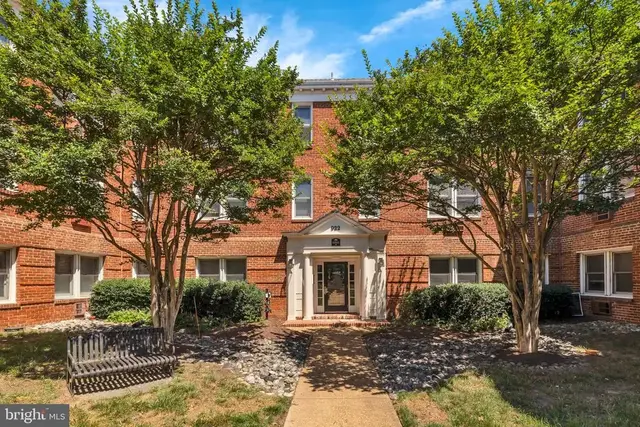 922 S Washington St #312, Alexandria