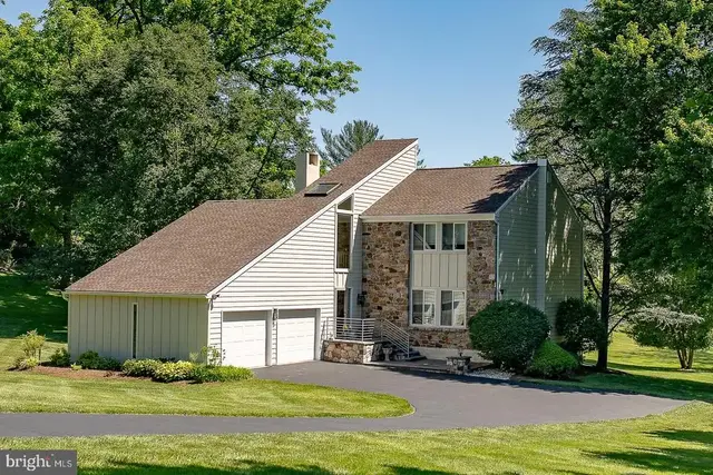 103 Cumberland Pl, Bryn Mawr