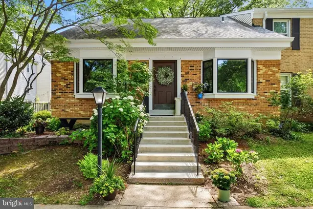 9913 Kingsbridge Dr, Fairfax