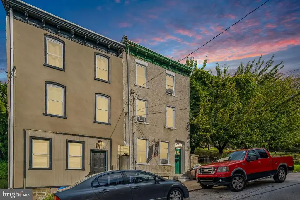 230 Hermitage St, PHILADELPHIA