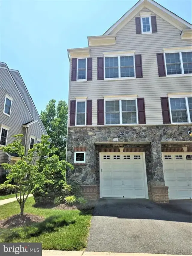 11268 Wortham Crest Cir #08, Manassas
