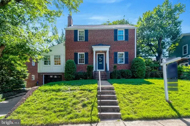 1059 N Montana St, Arlington