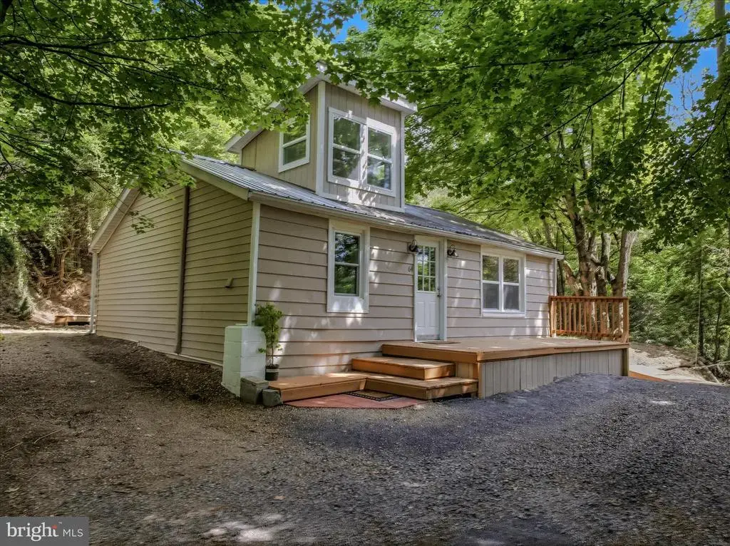 64 Hobday Ln, BERKELEY SPRINGS