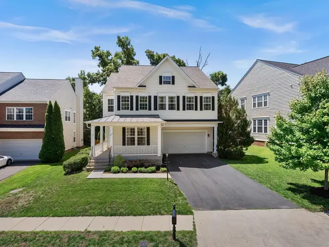 42573 Regal Wood Dr, Ashburn