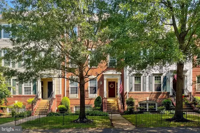 721-b Massey Ln #b, Alexandria