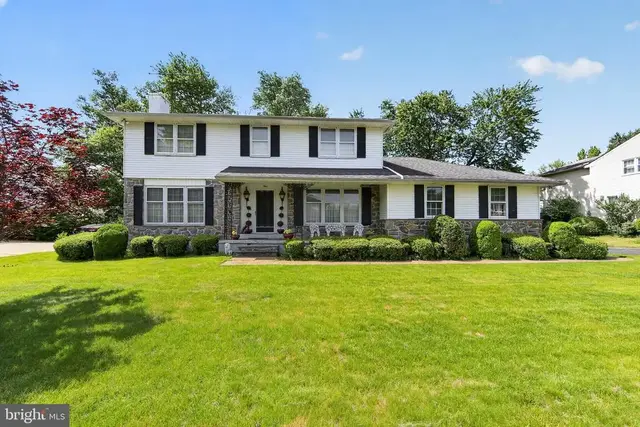 9 Crenshaw Dr, Wilmington