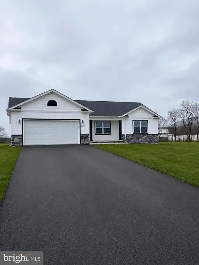 8623 Regal Dr, Mercersburg