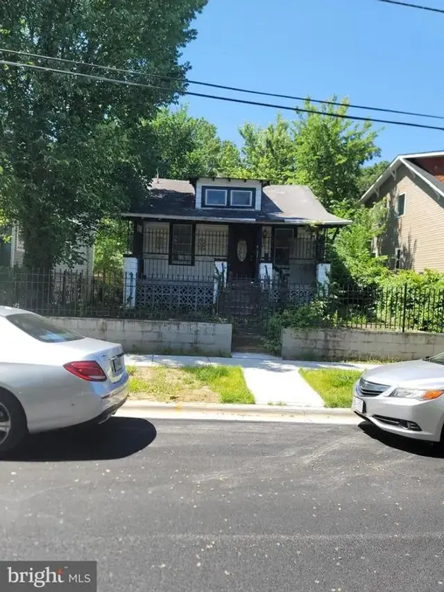 3407 Newton St, Mount Rainier