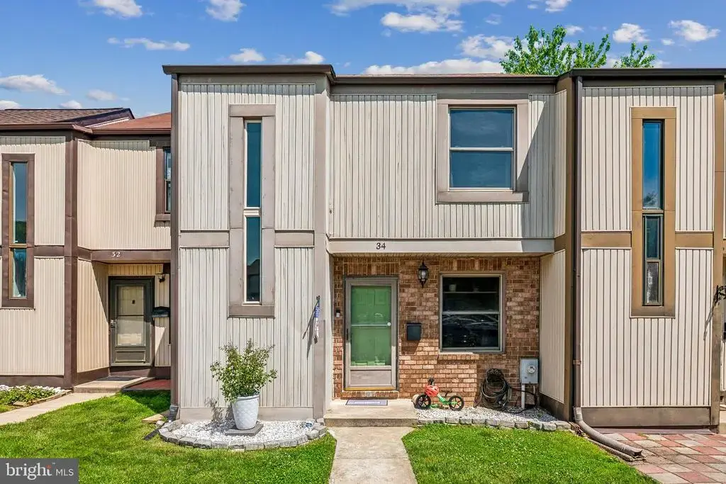 34 Helmsman Ct, ESSEX