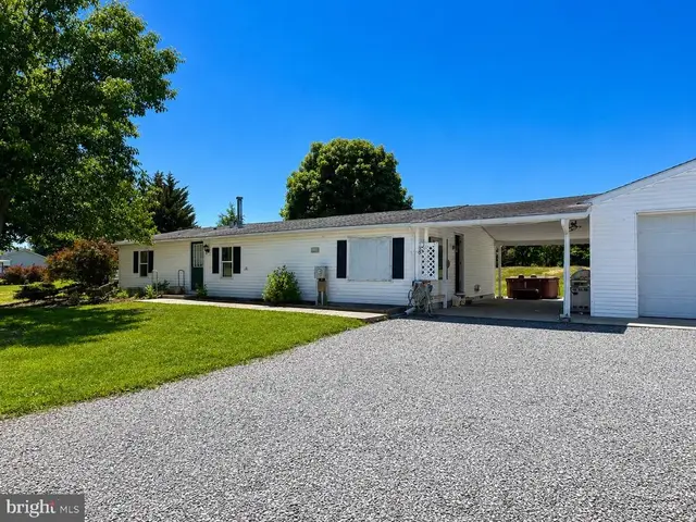 526 Pine Rd, Carlisle