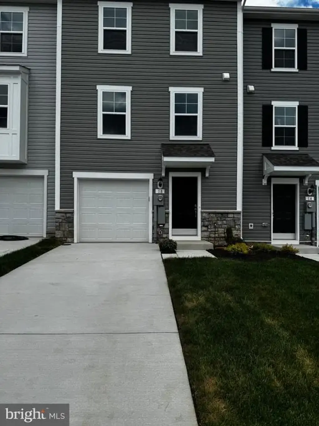 18 Clifton Mnr, FALLING WATERS