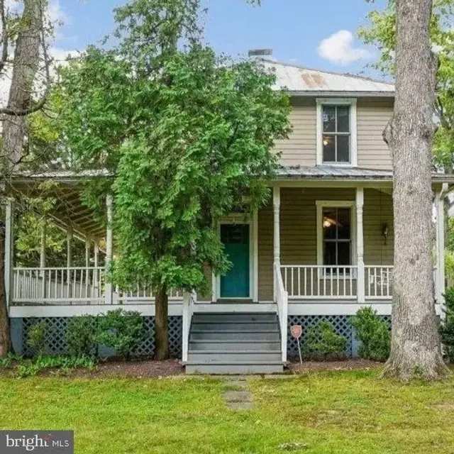 16 Maple Ave, Washington Grove