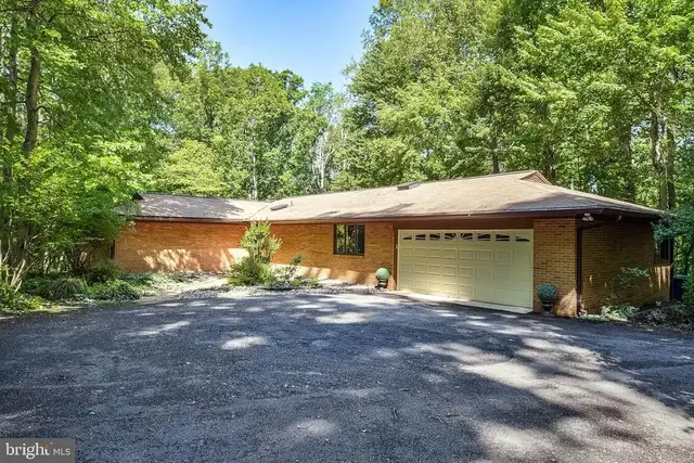 2026 Hunter Mill Rd, Vienna