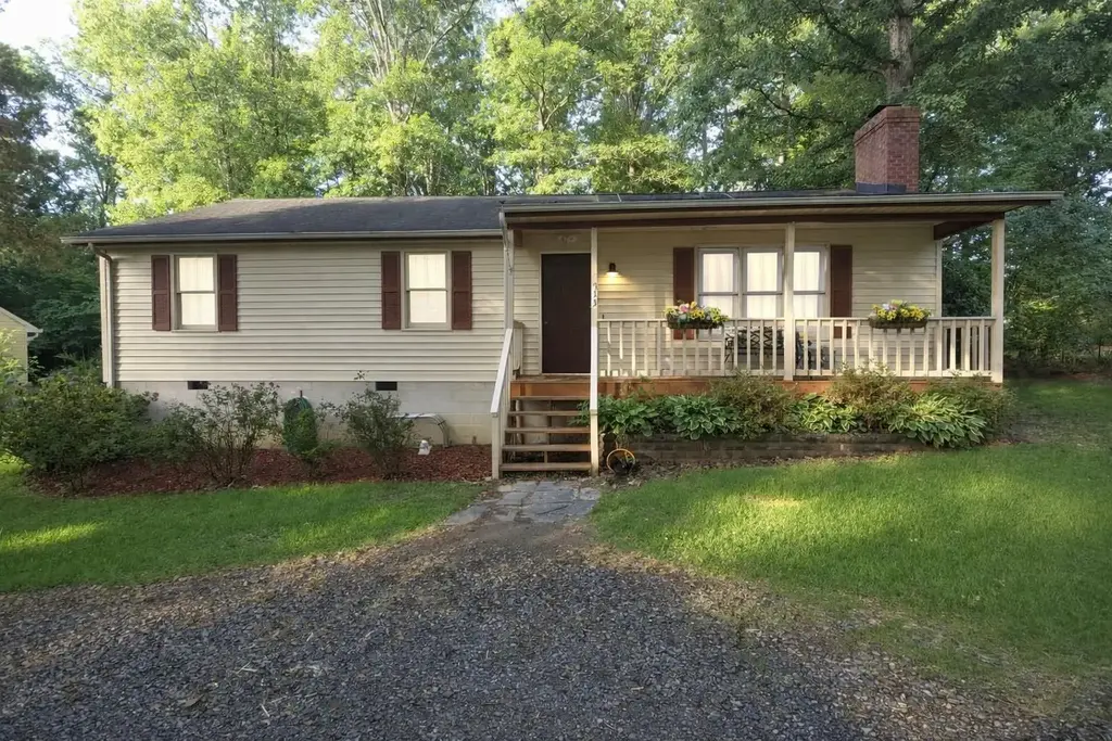 733 Canterbury Dr, RUTHER GLEN
