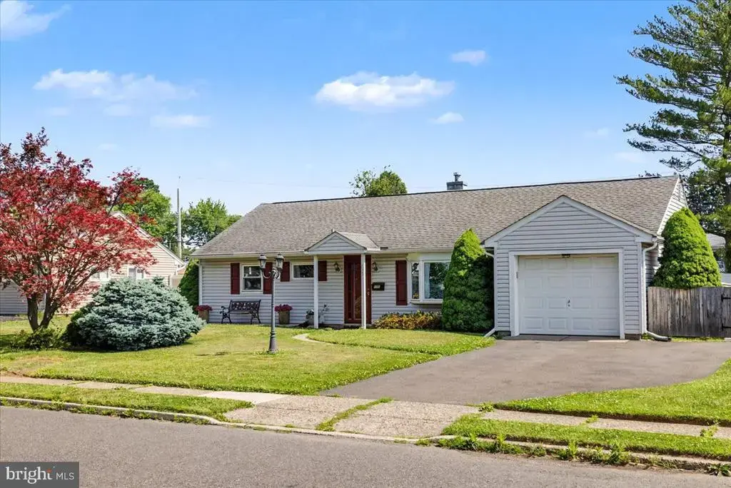 695 Locust Rd, WARMINSTER
