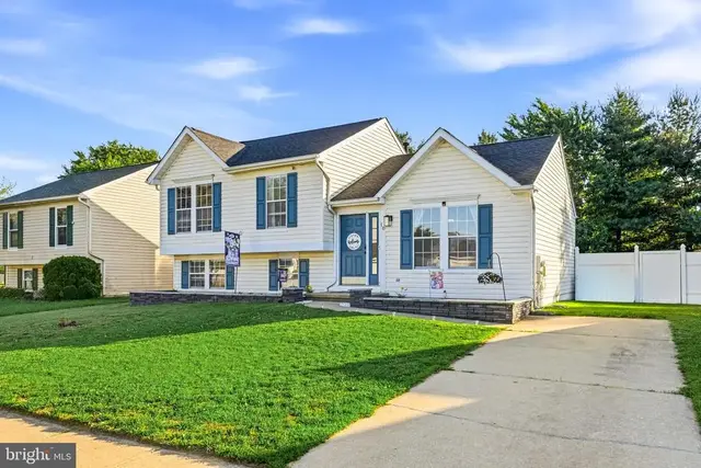 10 W Violette Dr, New Castle