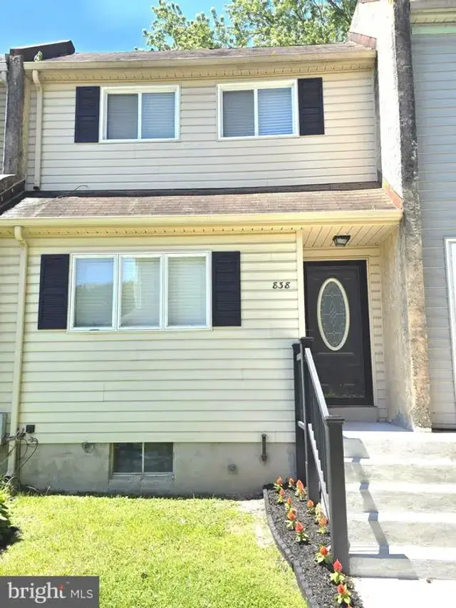 838 Hasting Ct, Newark