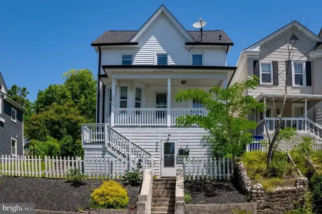 319 E A St #1, Brunswick