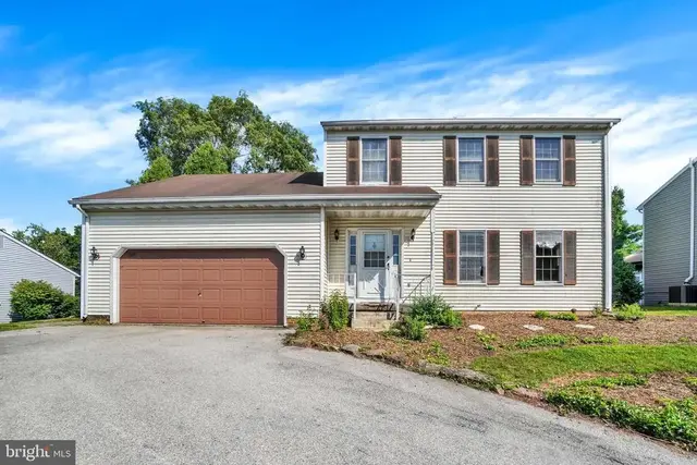 1641 Rainbow Cir, York