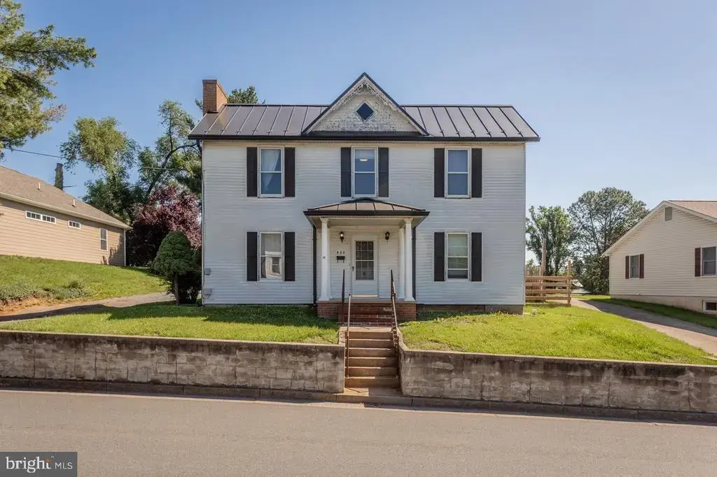 420 W Spring St, WOODSTOCK