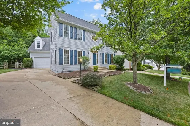 20712 Parkside Cir, Sterling