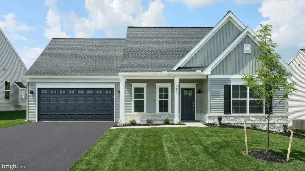 607 Lilliana Dr, LEBANON