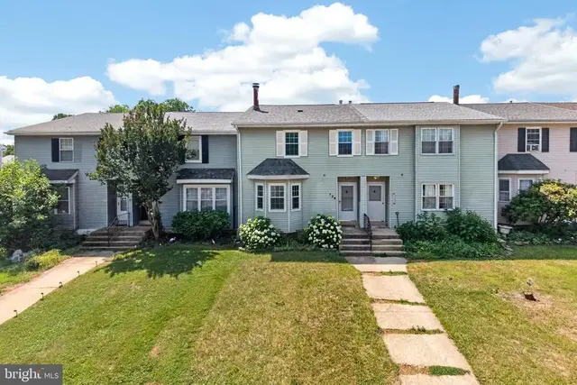 134 E Green Valley Cir, Newark