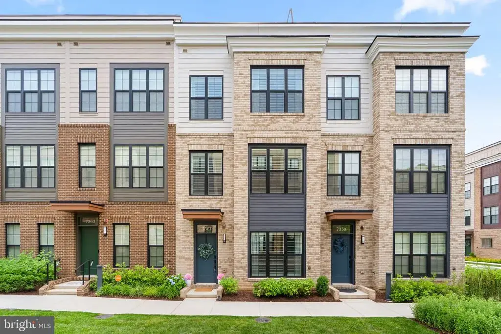 7361 Blade Dr, FALLS CHURCH