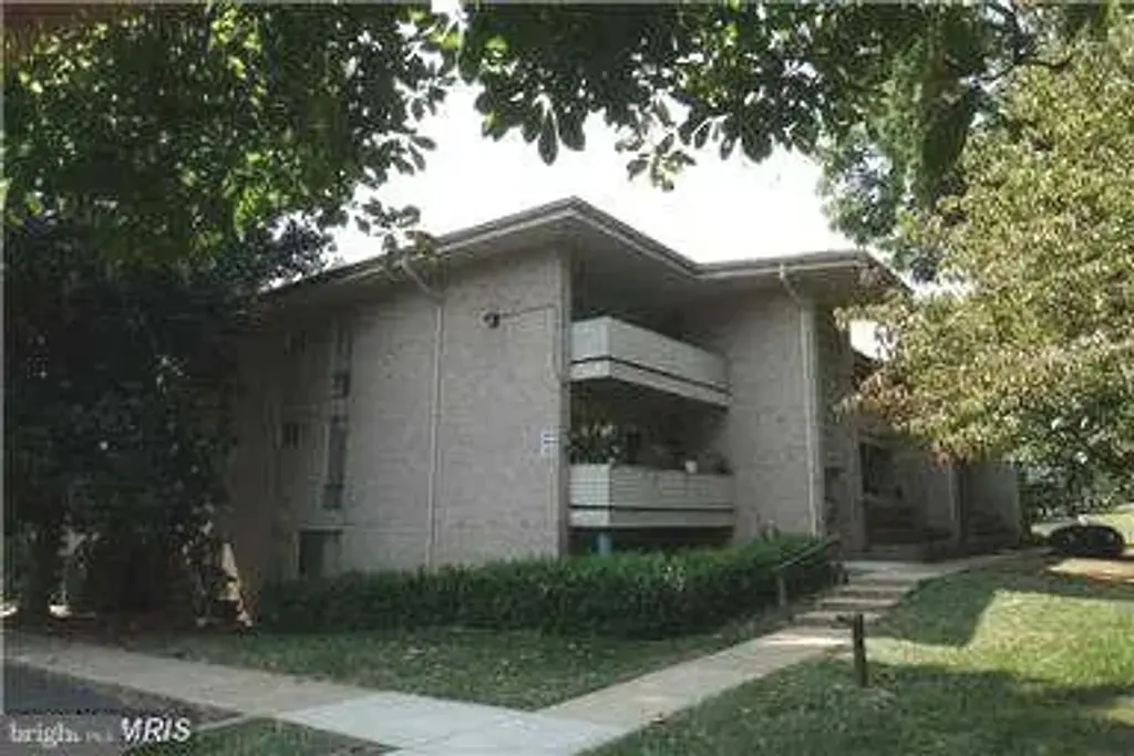 110 Birch St #c-2, FALLS CHURCH
