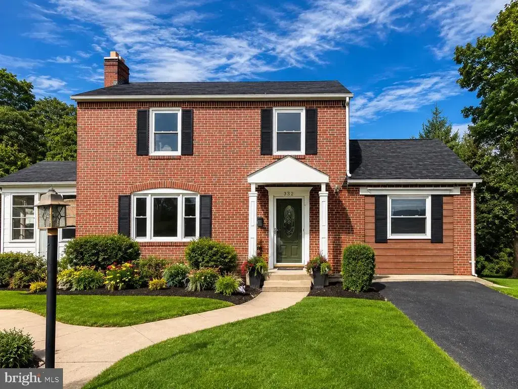 332 N Lee St, WOODSTOCK