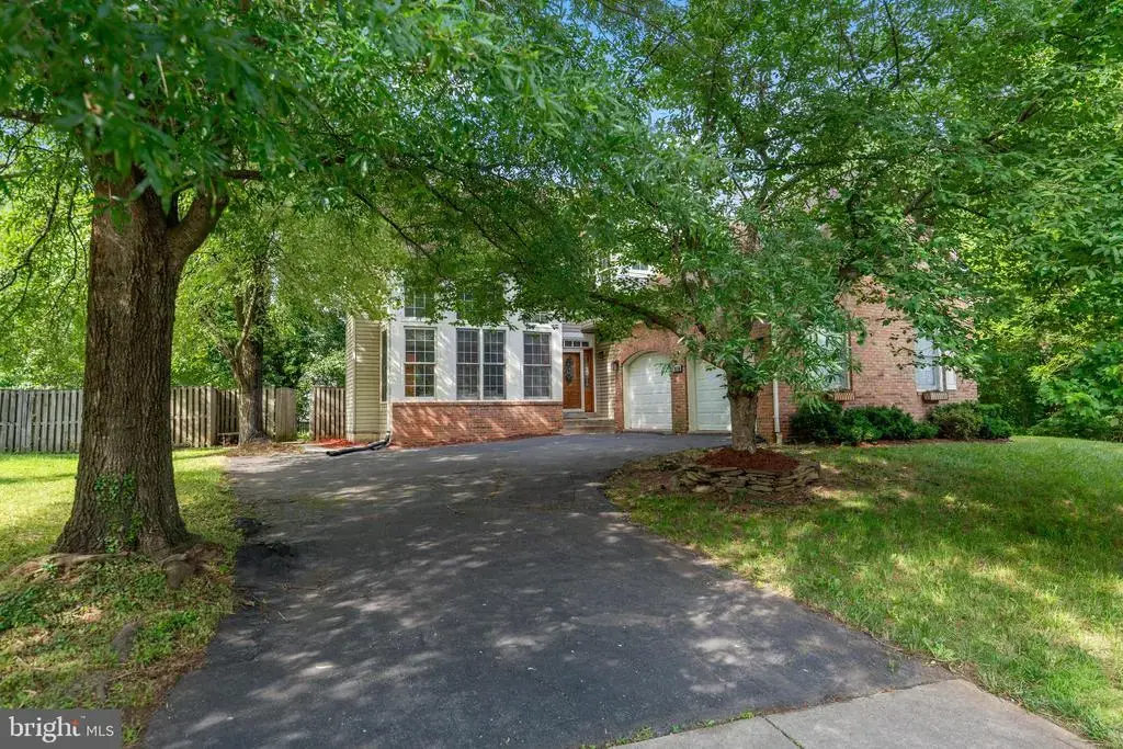 9110 Tallfield Ct, LANHAM