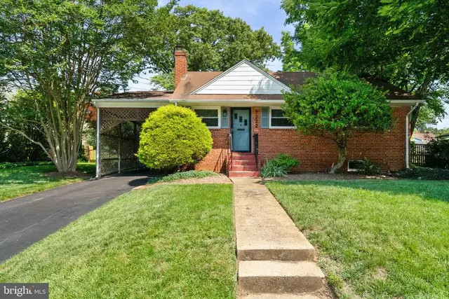 7222 Wayne Dr, Annandale