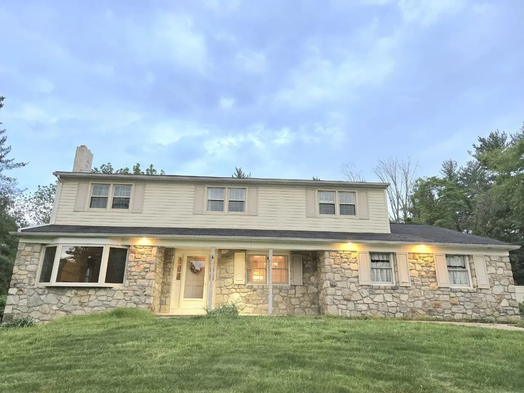 18 Prince Cir, SOUTHAMPTON