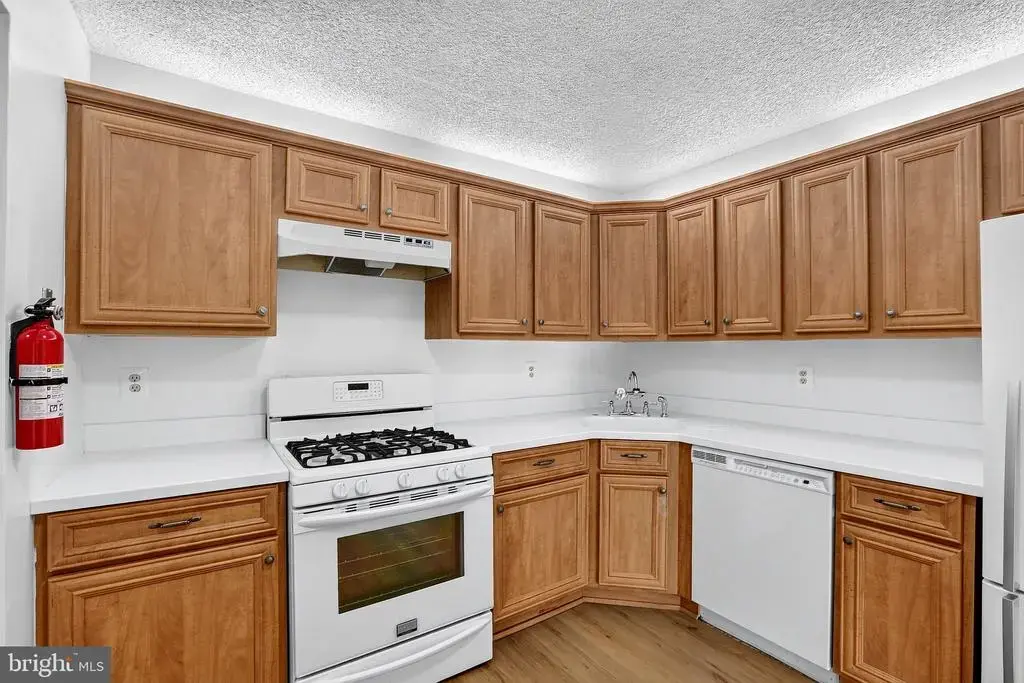 61 Aspen Ct, HAMILTON