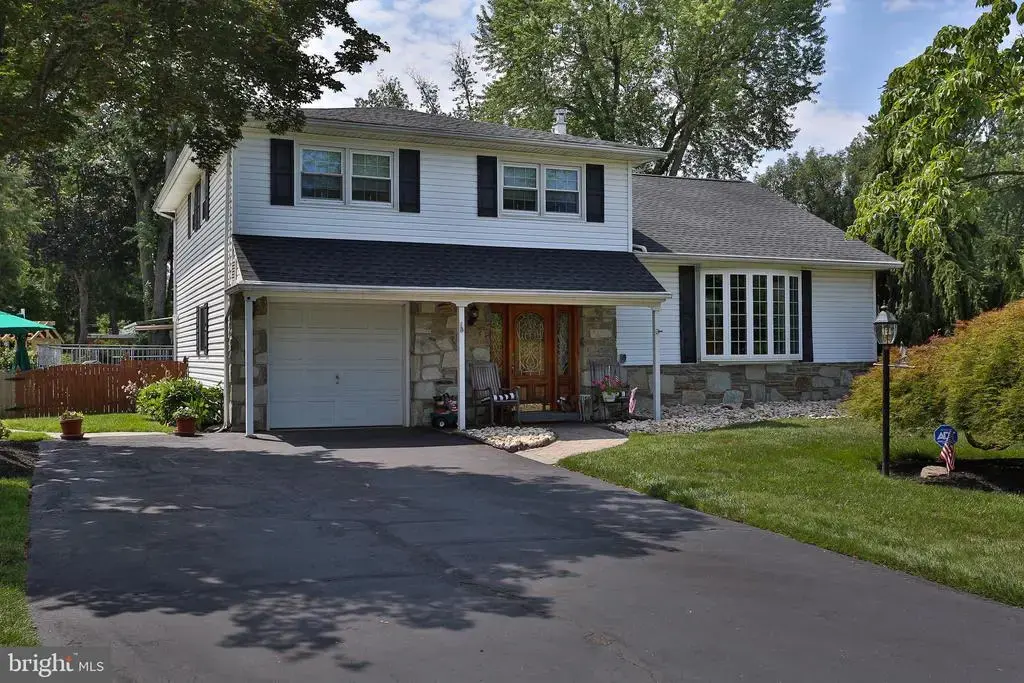 573 Hammond Dr, YARDLEY