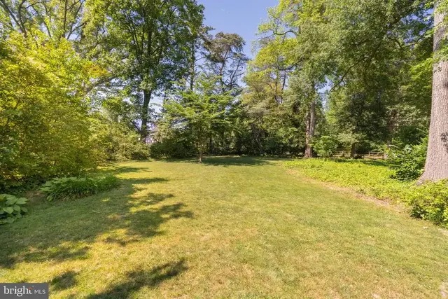 2101 Woodmont Rd, Alexandria