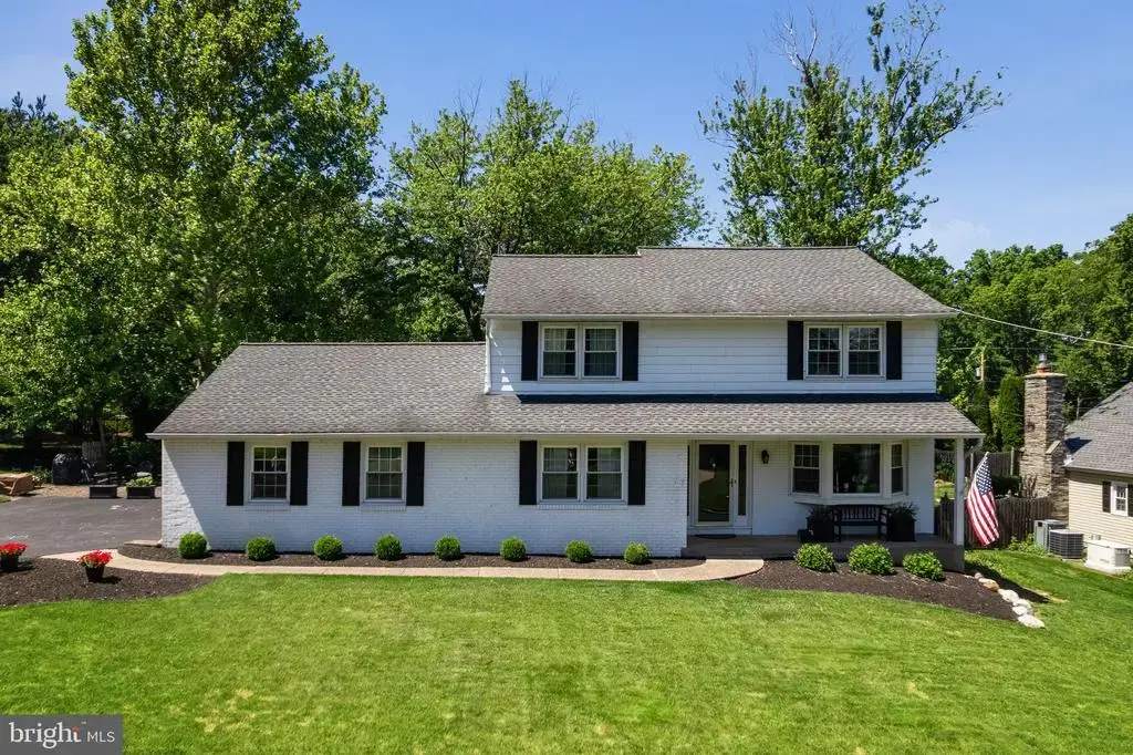 824 Queens Dr, YARDLEY
