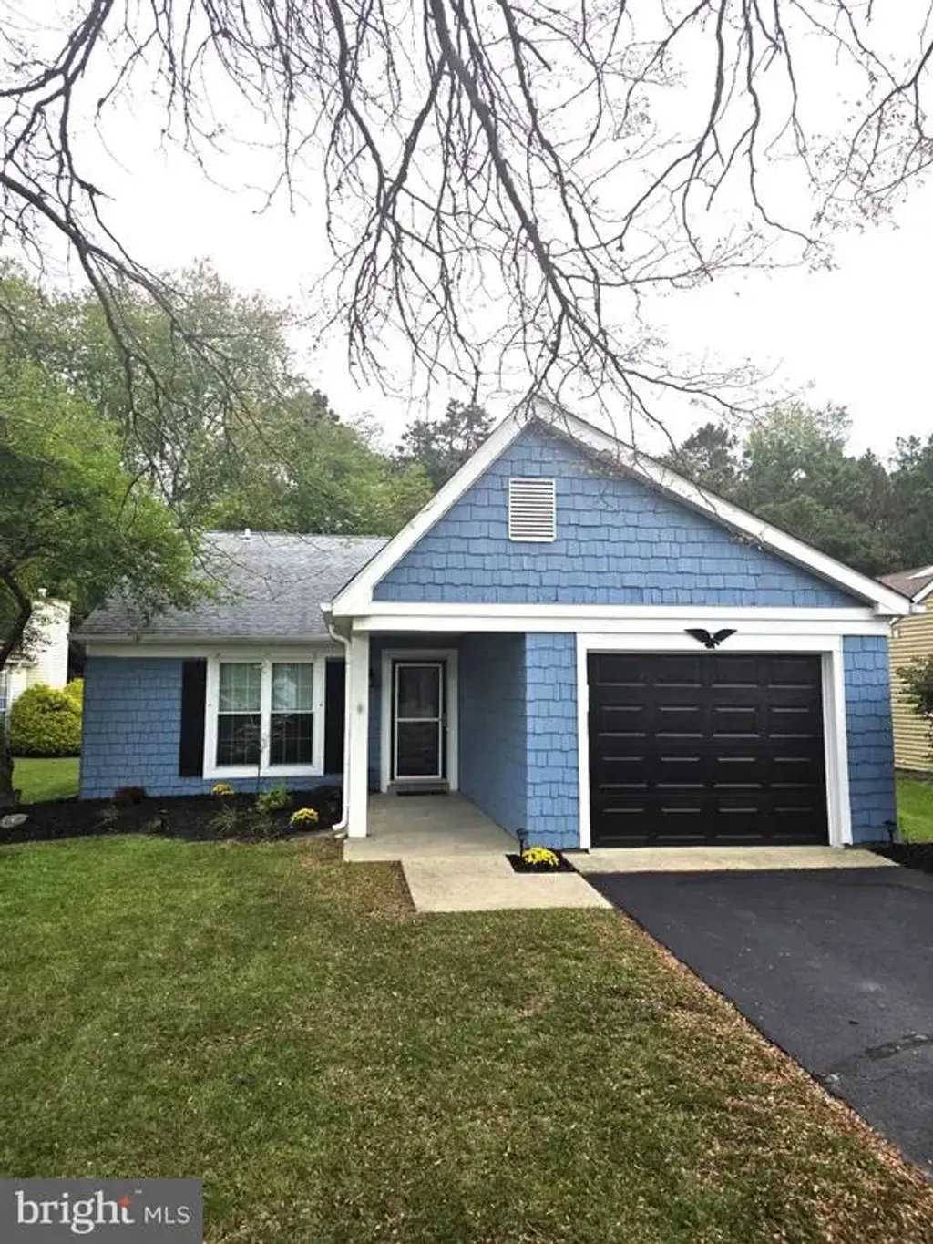 877 Westminster Dr N, SOUTHAMPTON