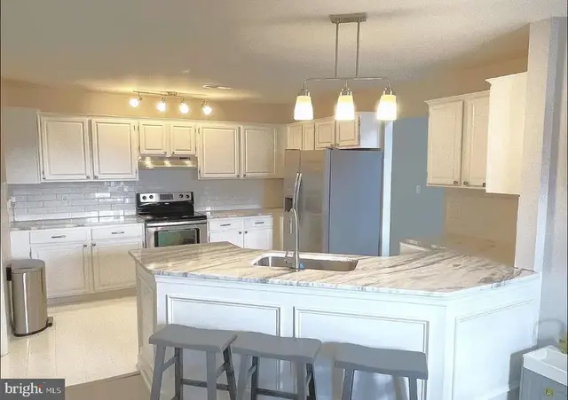 125 Upper Valley Ln, Newark