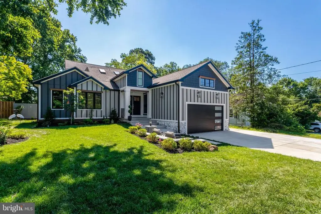 2933 Fairmont St, FALLS CHURCH
