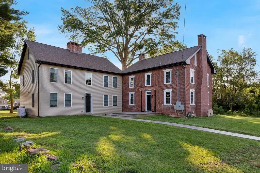 103 N Main St, HATFIELD