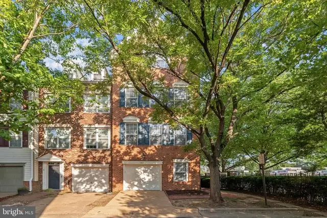 101 Martin Ln, Alexandria