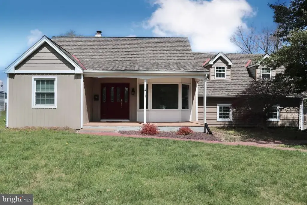 102 E Main St, MARLTON