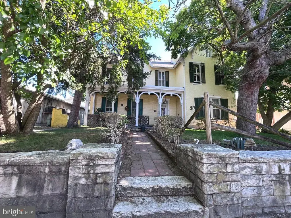 141 Lincoln Way West, CHAMBERSBURG
