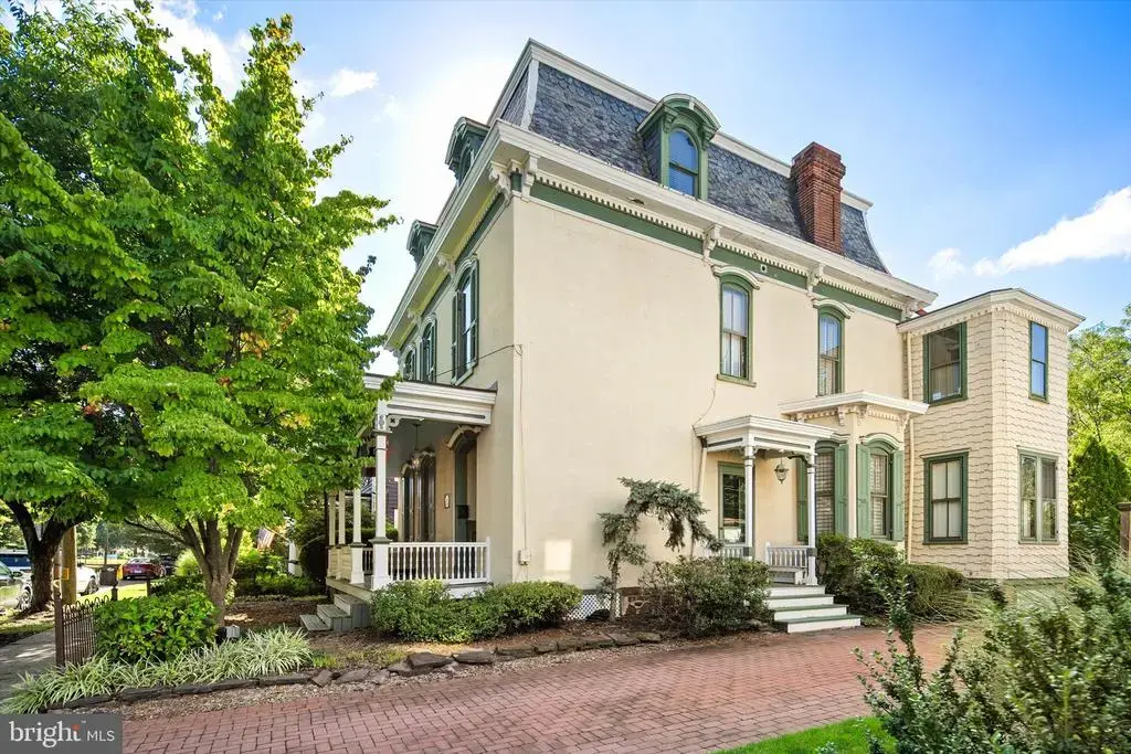 204 E Washington Ave, NEWTOWN