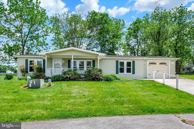 324 Crystal Creek Xing, Abbottstown