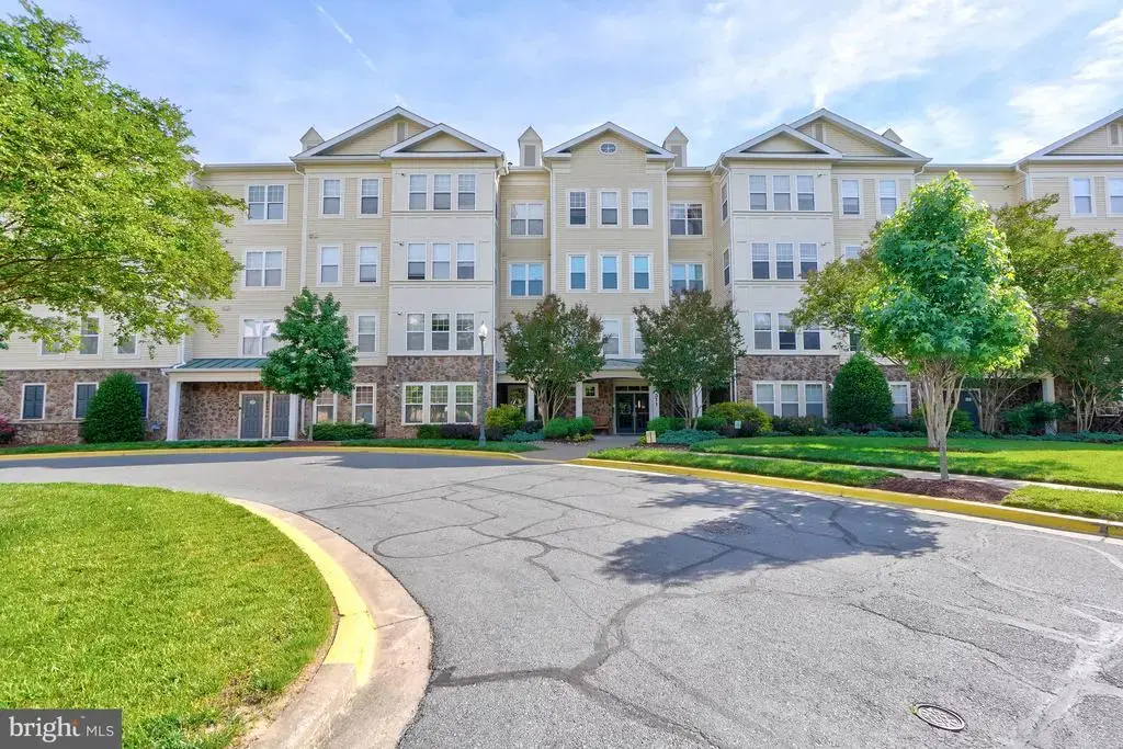 311 High Gables Dr #206, GAITHERSBURG