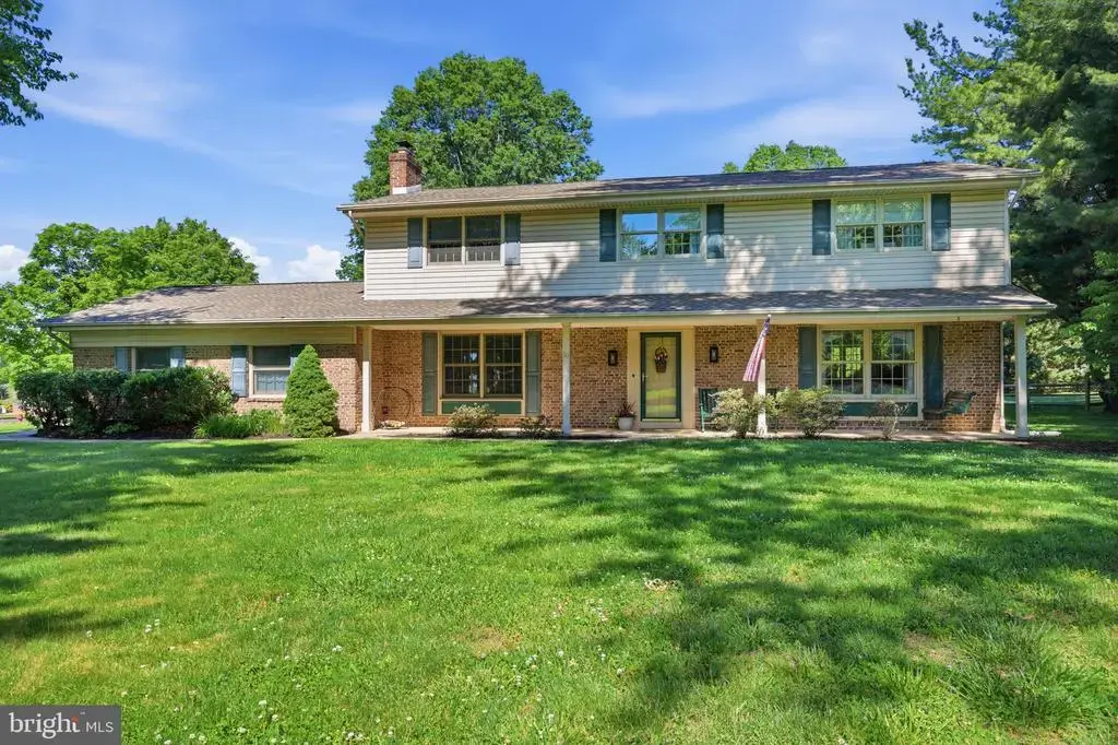 10 Pheasant Dr, HOLLAND