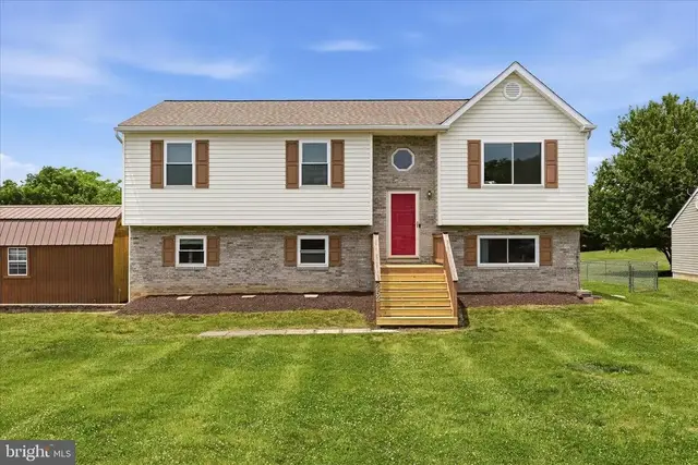 252 Wise Ave, Strasburg