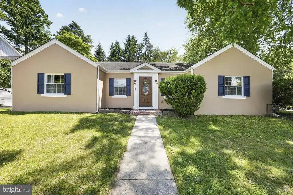 66 Birchwood Knoll, LAWRENCE TOWNSHIP